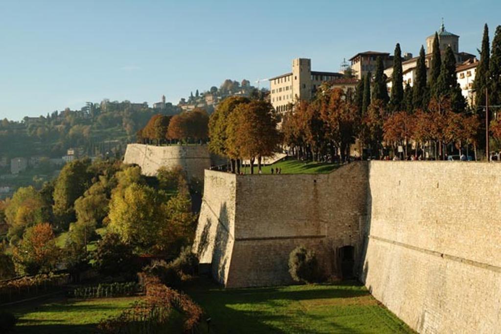 Апартаменти Porta Dipinta House Bergamo Alta Номер фото